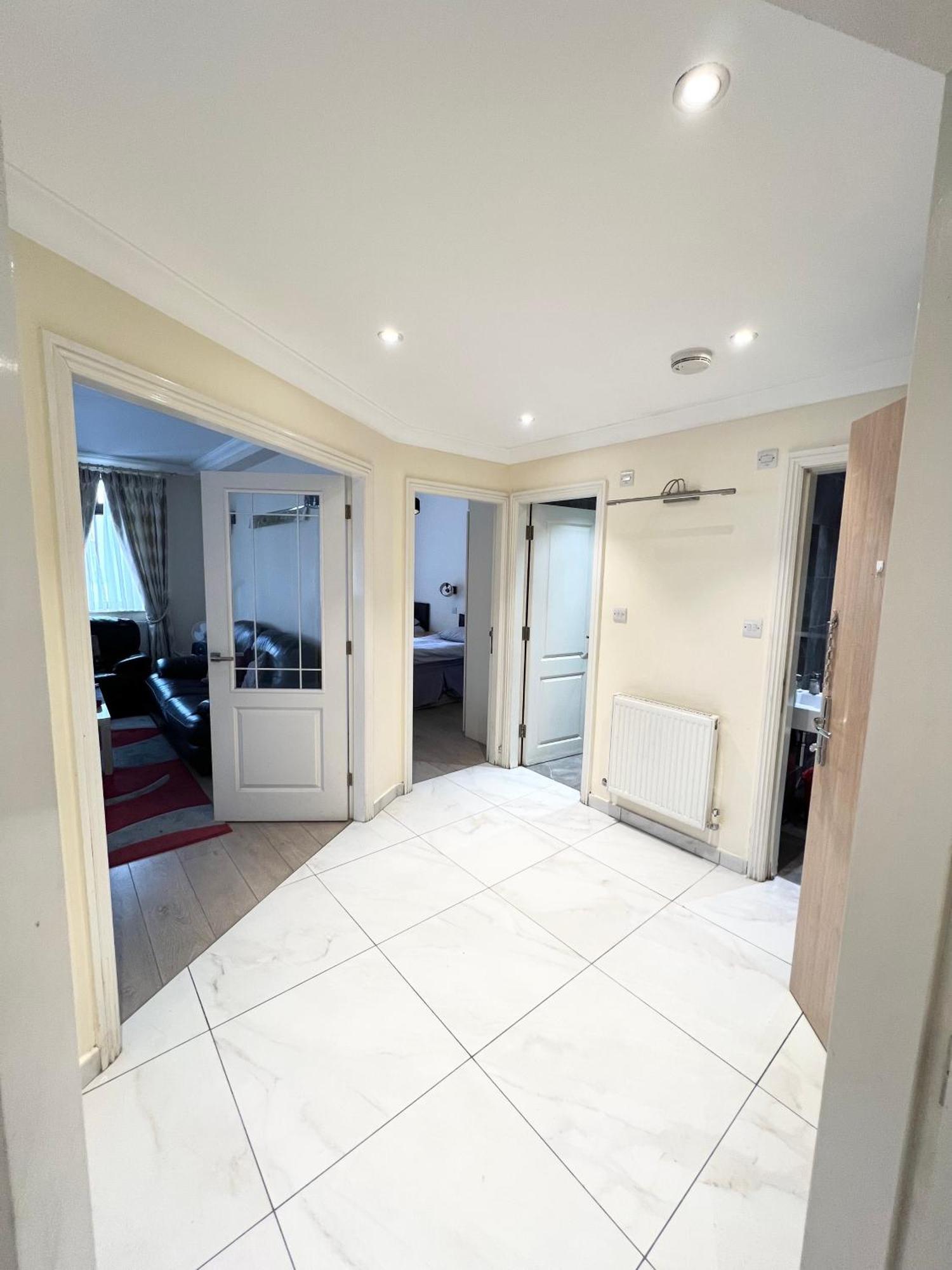 Hyde Park Corner Spacious 2 Bedroom Apartament Londra