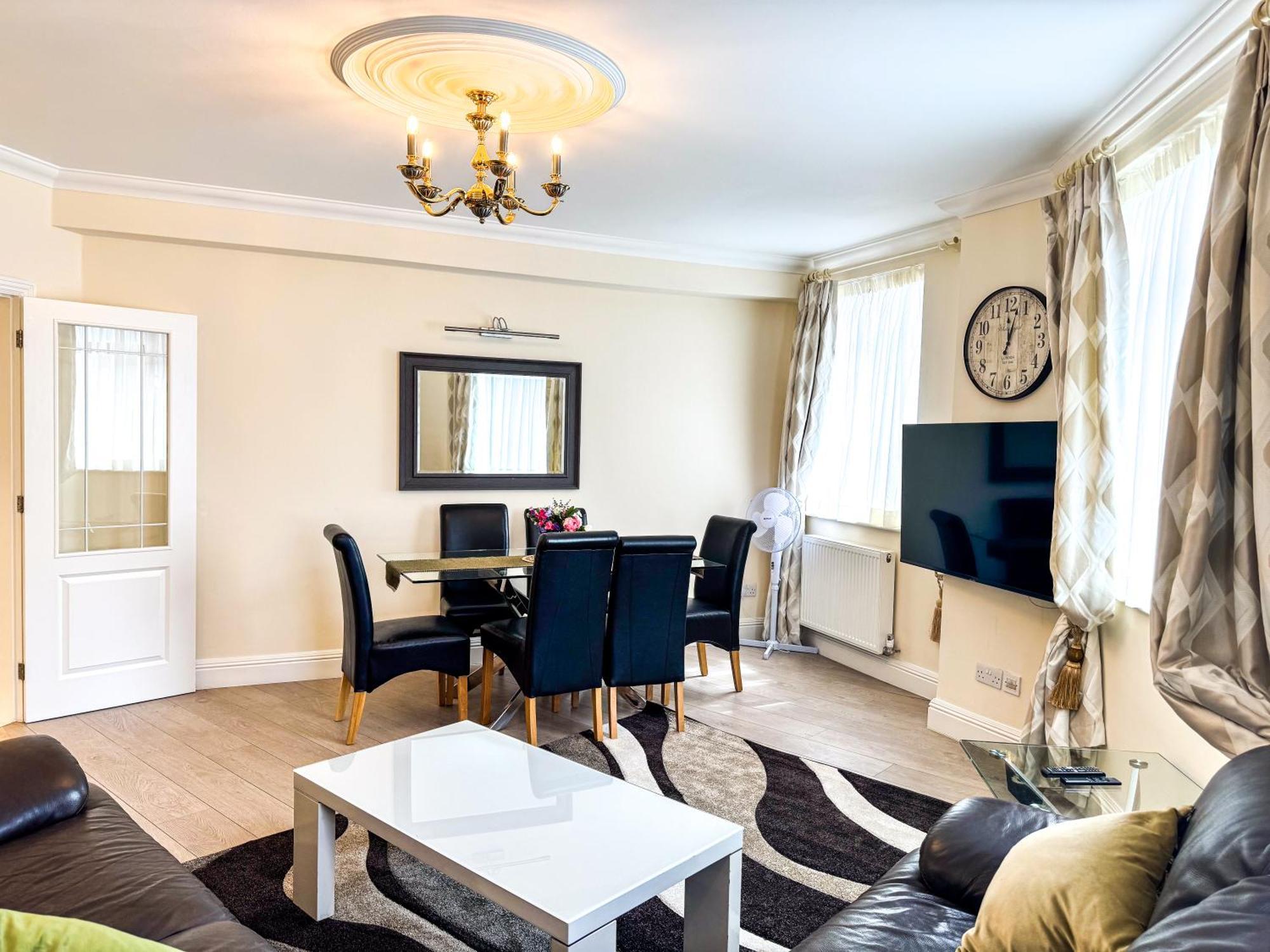 Hyde Park Corner Spacious 2 Bedroom * Londra