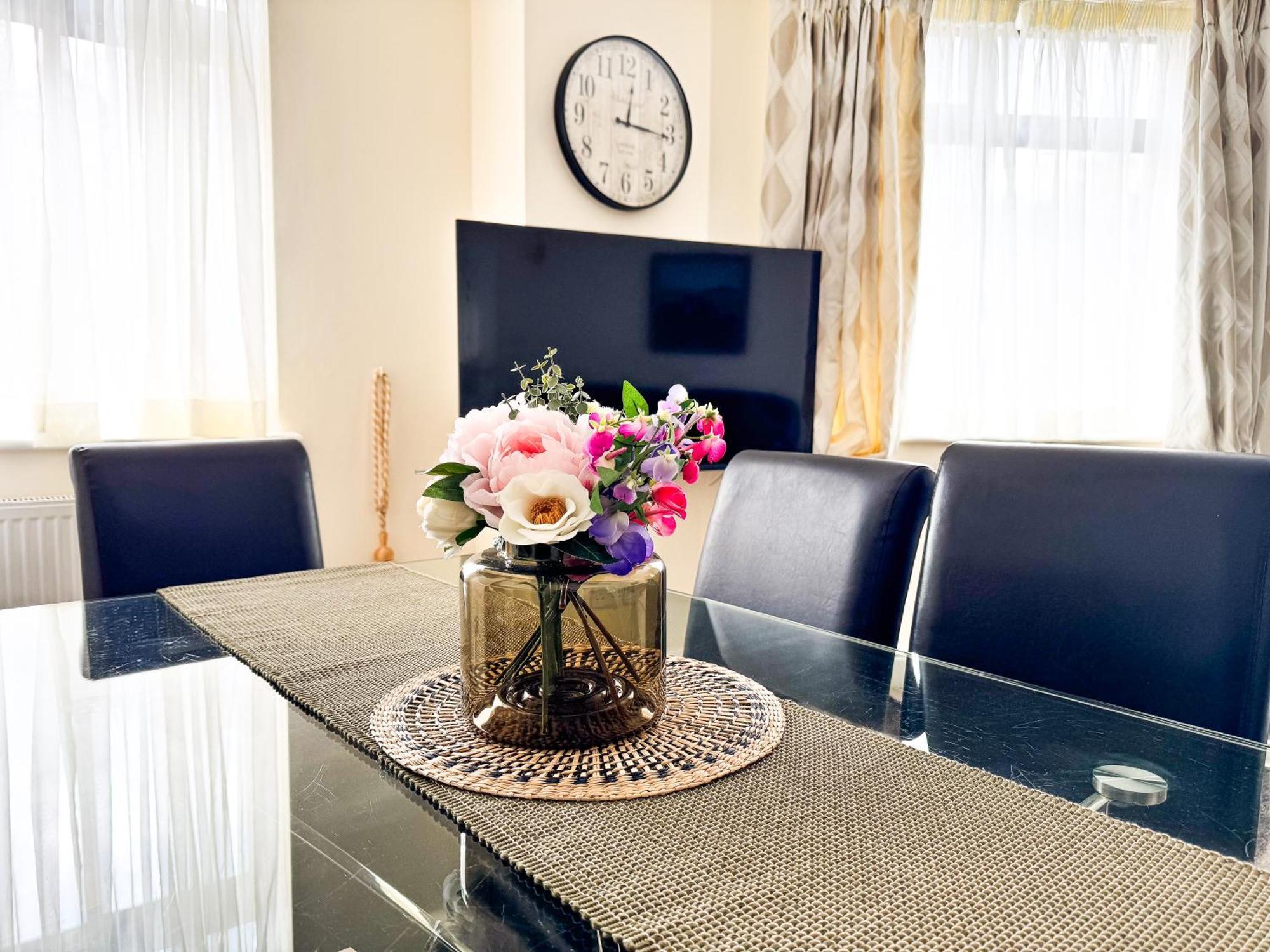 Appartamento Hyde Park Corner Spacious 2 Bedroom Londra