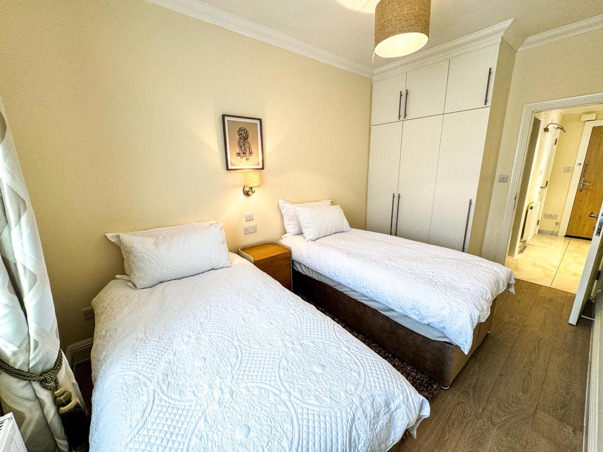 Hyde Park Corner Spacious 2 Bedroom Appartamento