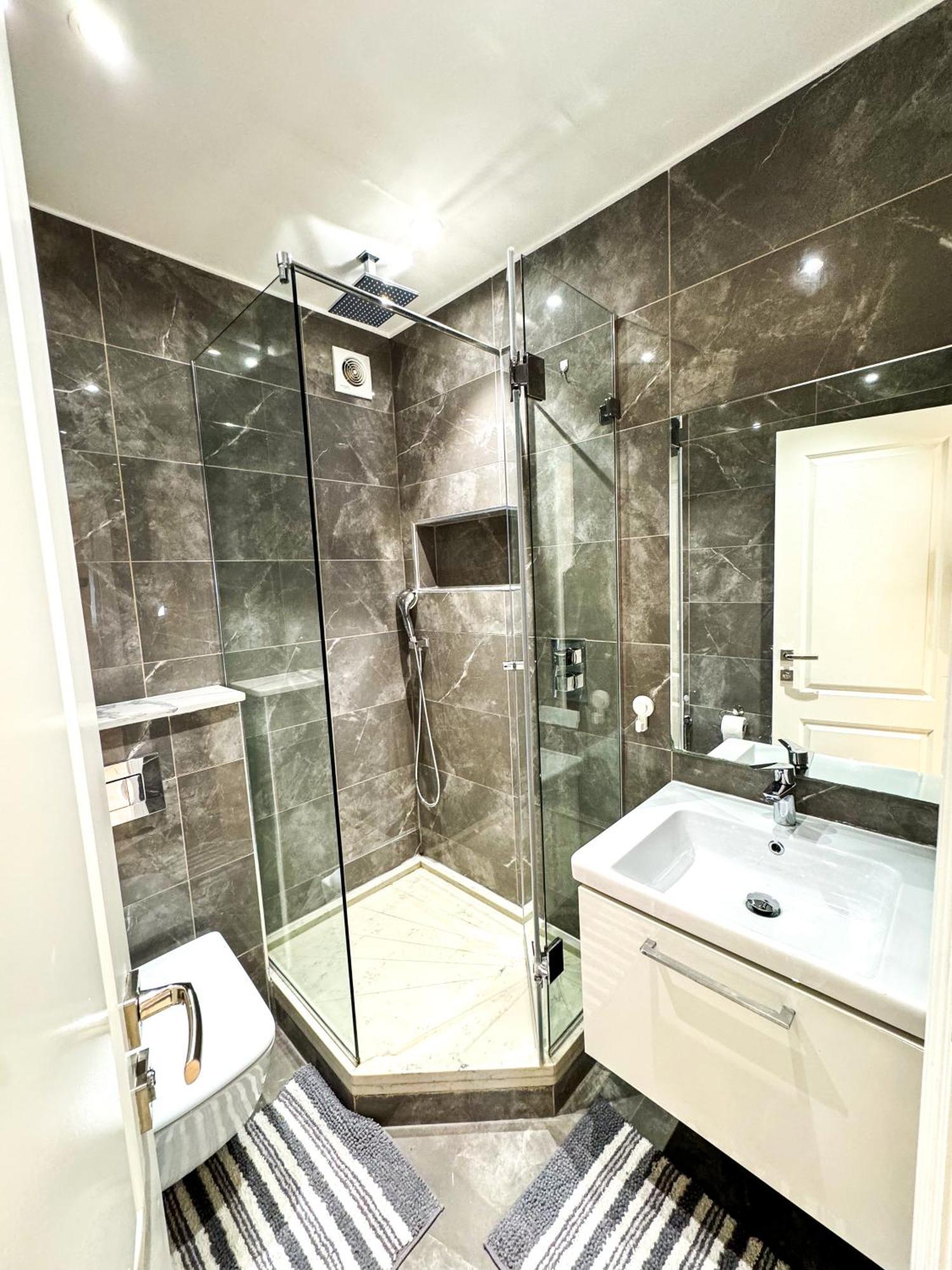 Hyde Park Corner Spacious 2 Bedroom Appartamento *