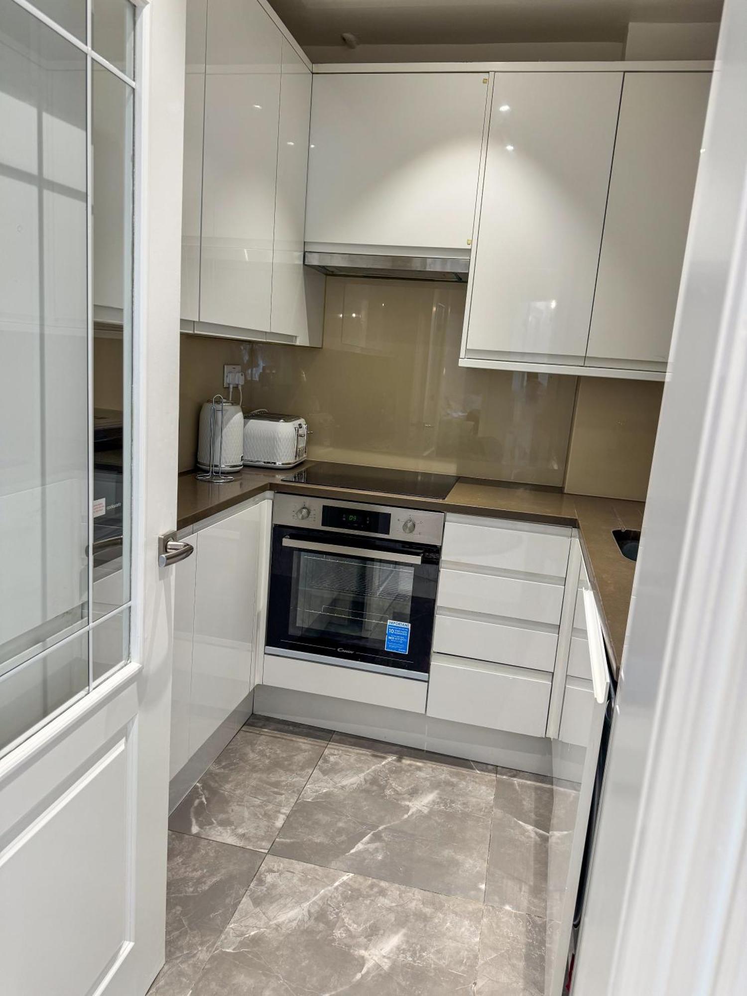 Appartamento Hyde Park Corner Spacious 2 Bedroom Londra