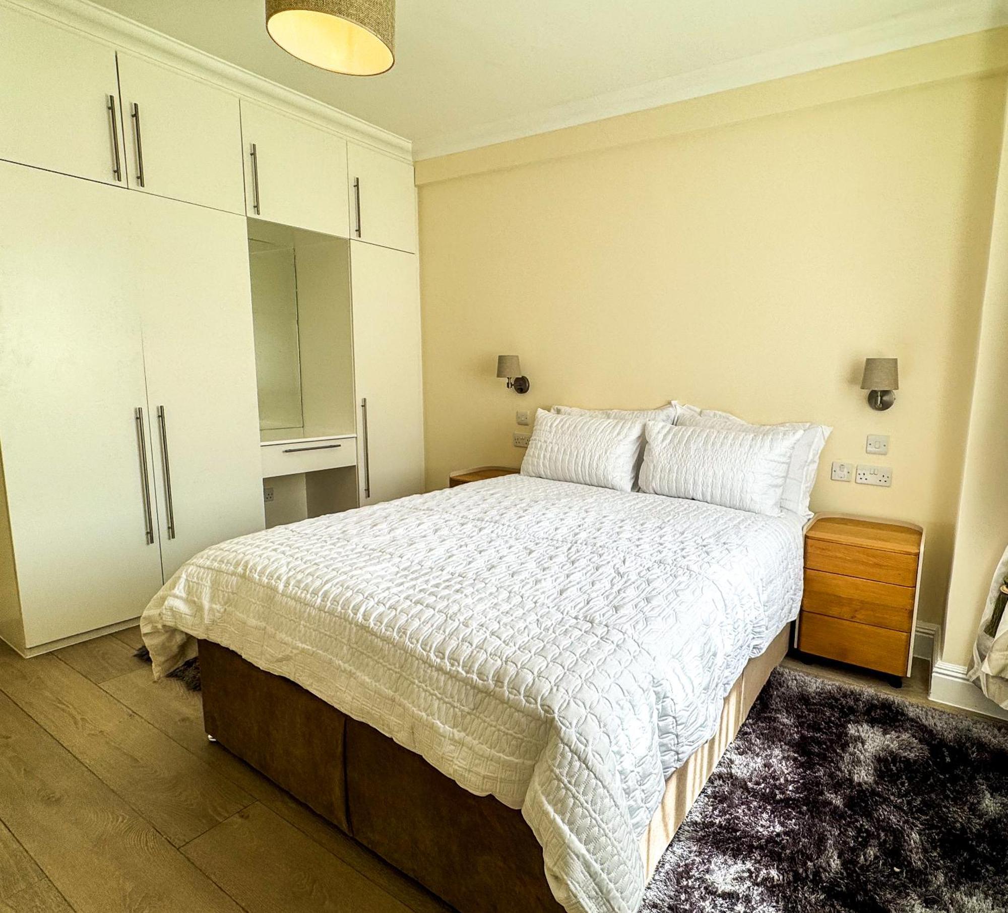 Hyde Park Corner Spacious 2 Bedroom Londra
